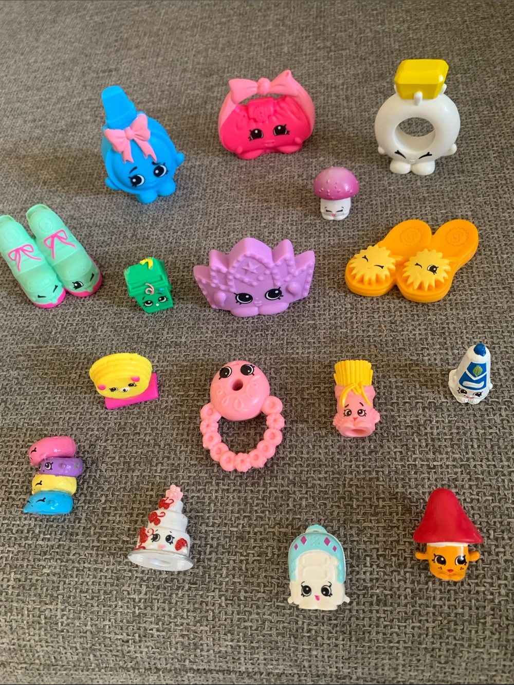 Assortment of Shopkins Figures Larger ones are McDonald’s Shopkins